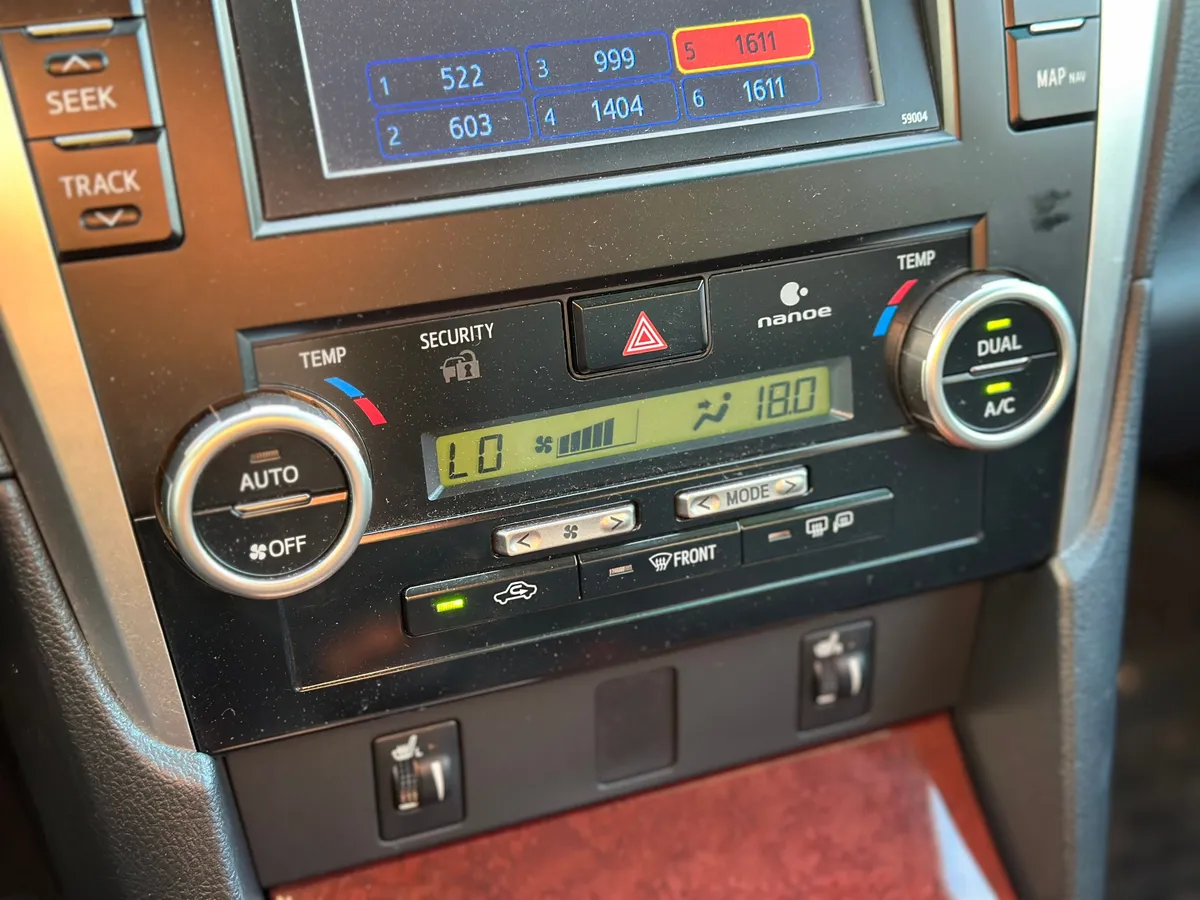 Toyota Camry 2.5 AT (181 л.с.)