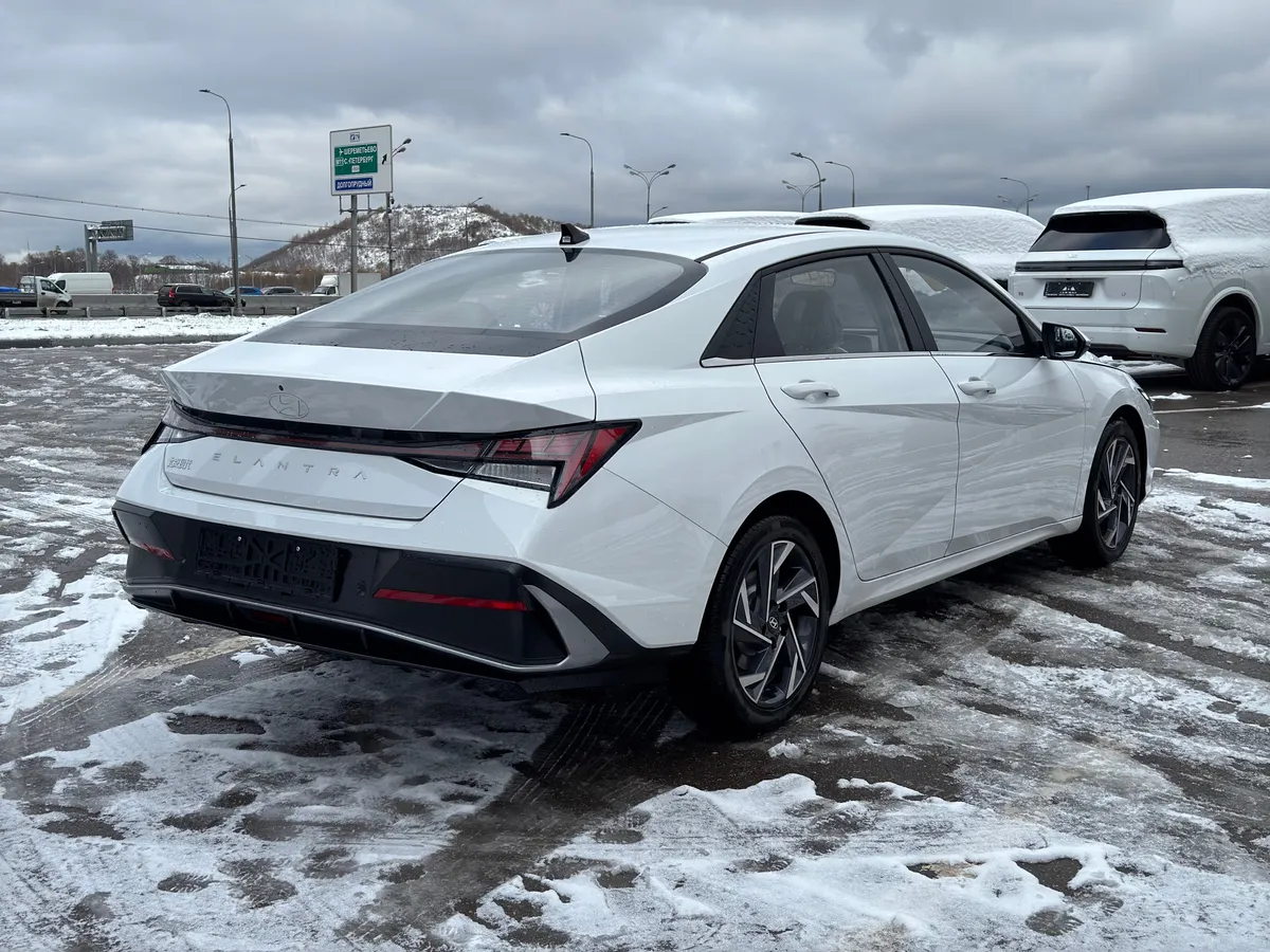 Hyundai Elantra 1.5 CVT (115 л.с.)
