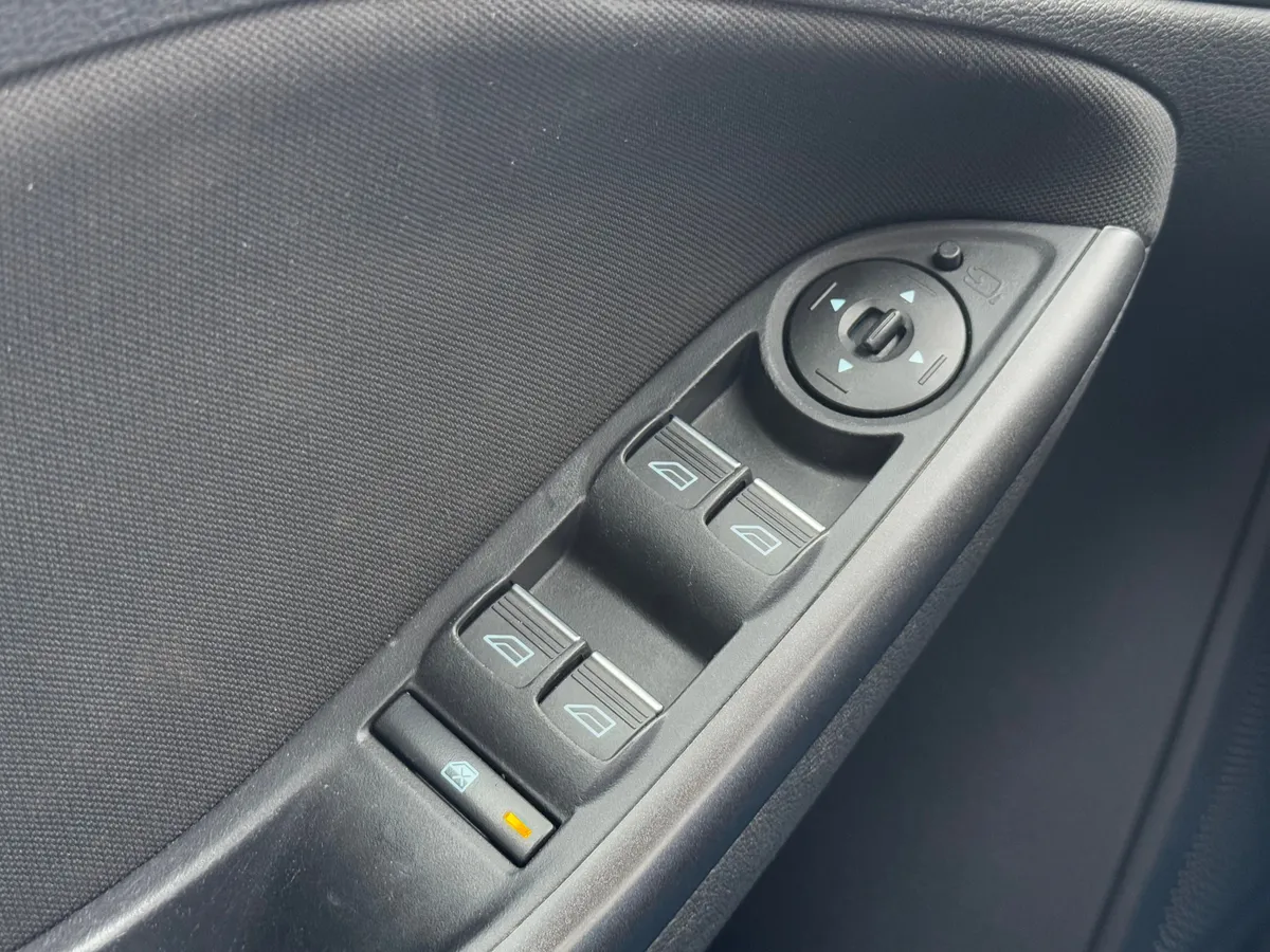Ford Focus 1.6 Ti-VCT PowerShift (105 л.с.), 2016 — фото 11