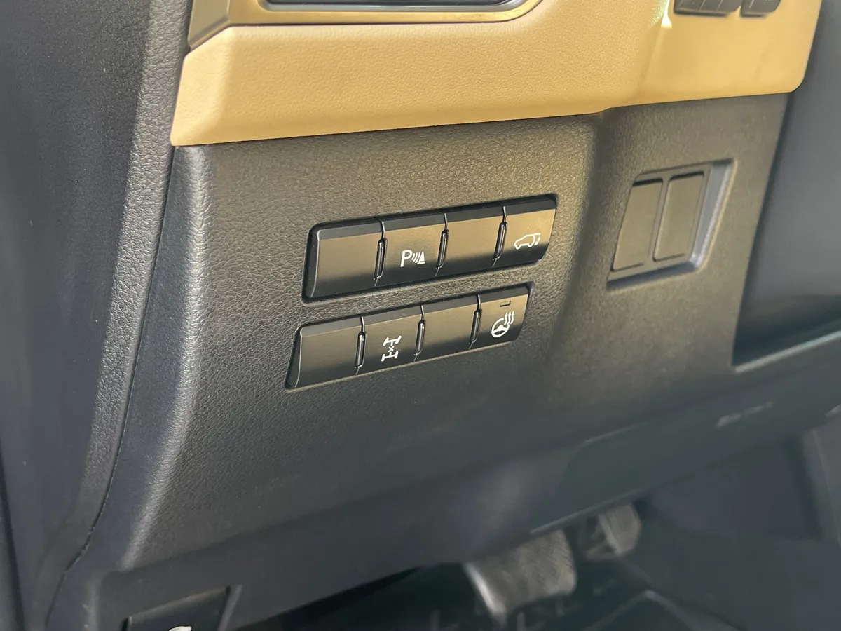 Lexus NX 2.0 CVT AWD (150 л.с.), 2016 — фото 13