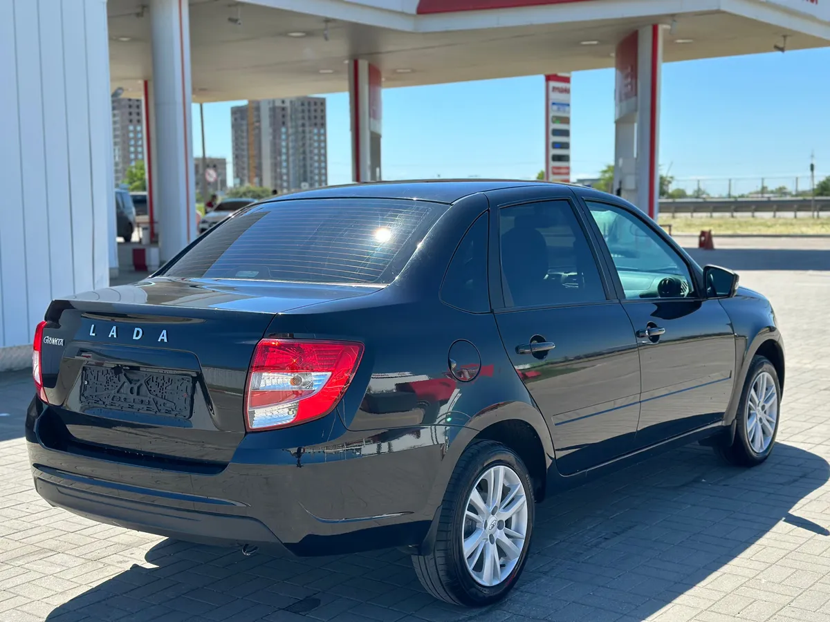 ВАЗ (Lada) Granta 1.6 MT (87 л.с.)
