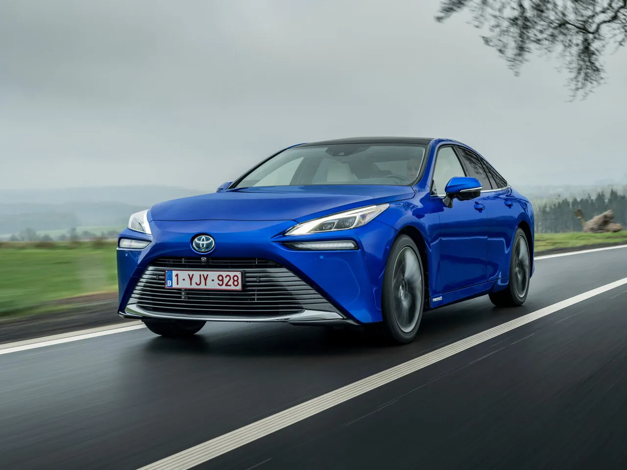 Toyota Mirai  AT RWD (182 л.с.)