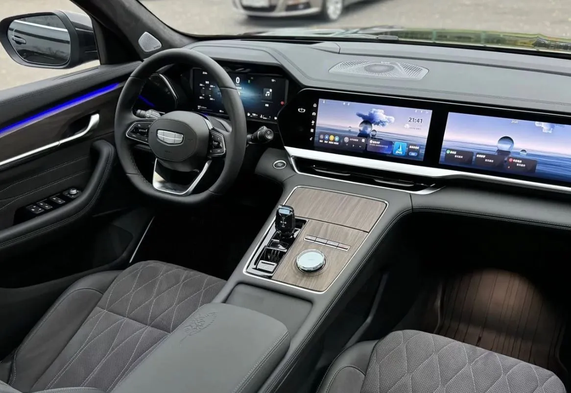 Geely Monjaro 2.0 AT AWD (272 л.с.)