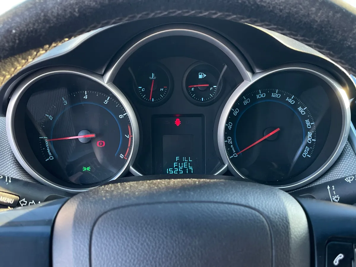 Chevrolet Cruze 1.6 AT (109 л.с.)