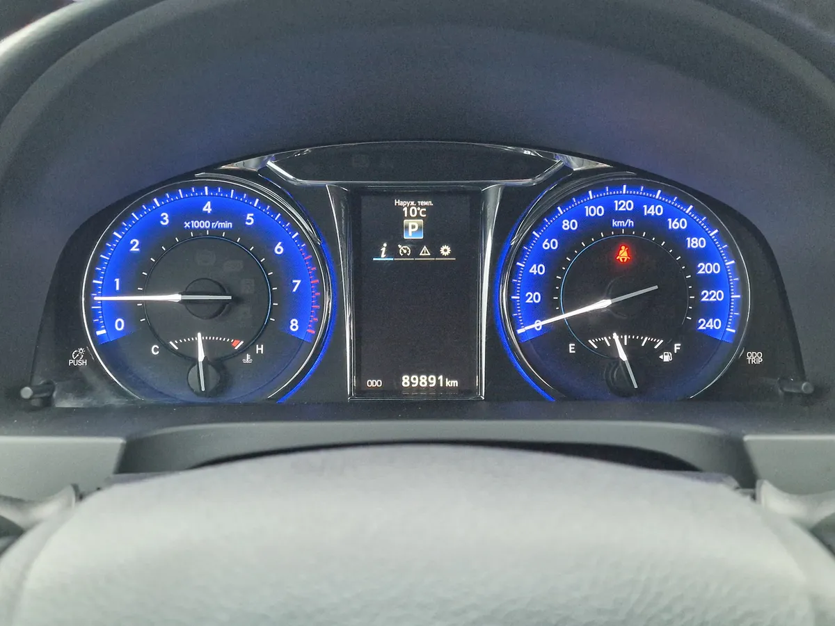 Toyota Camry 2.5 AT (181 л.с.)