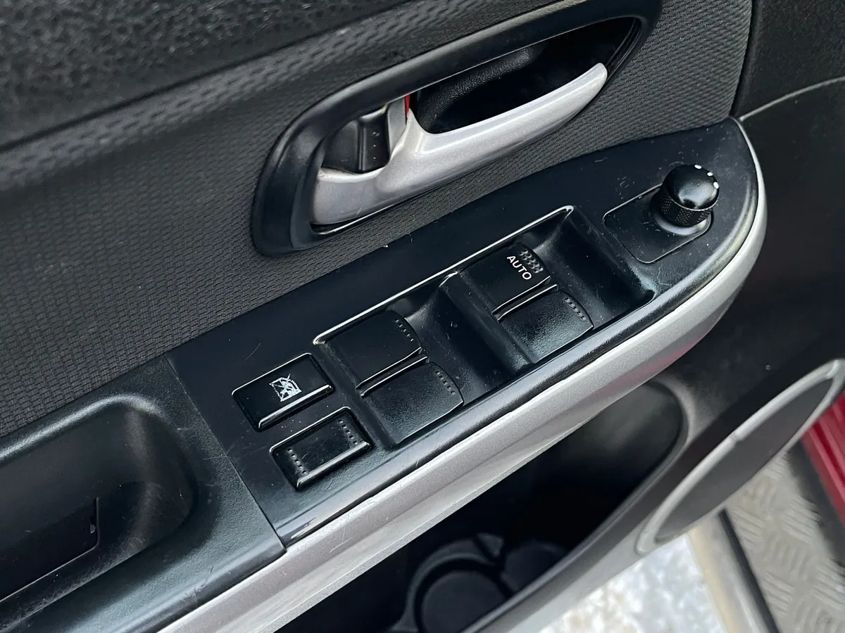 Suzuki Grand Vitara 2.0 AT 4WD (140 л.с.)