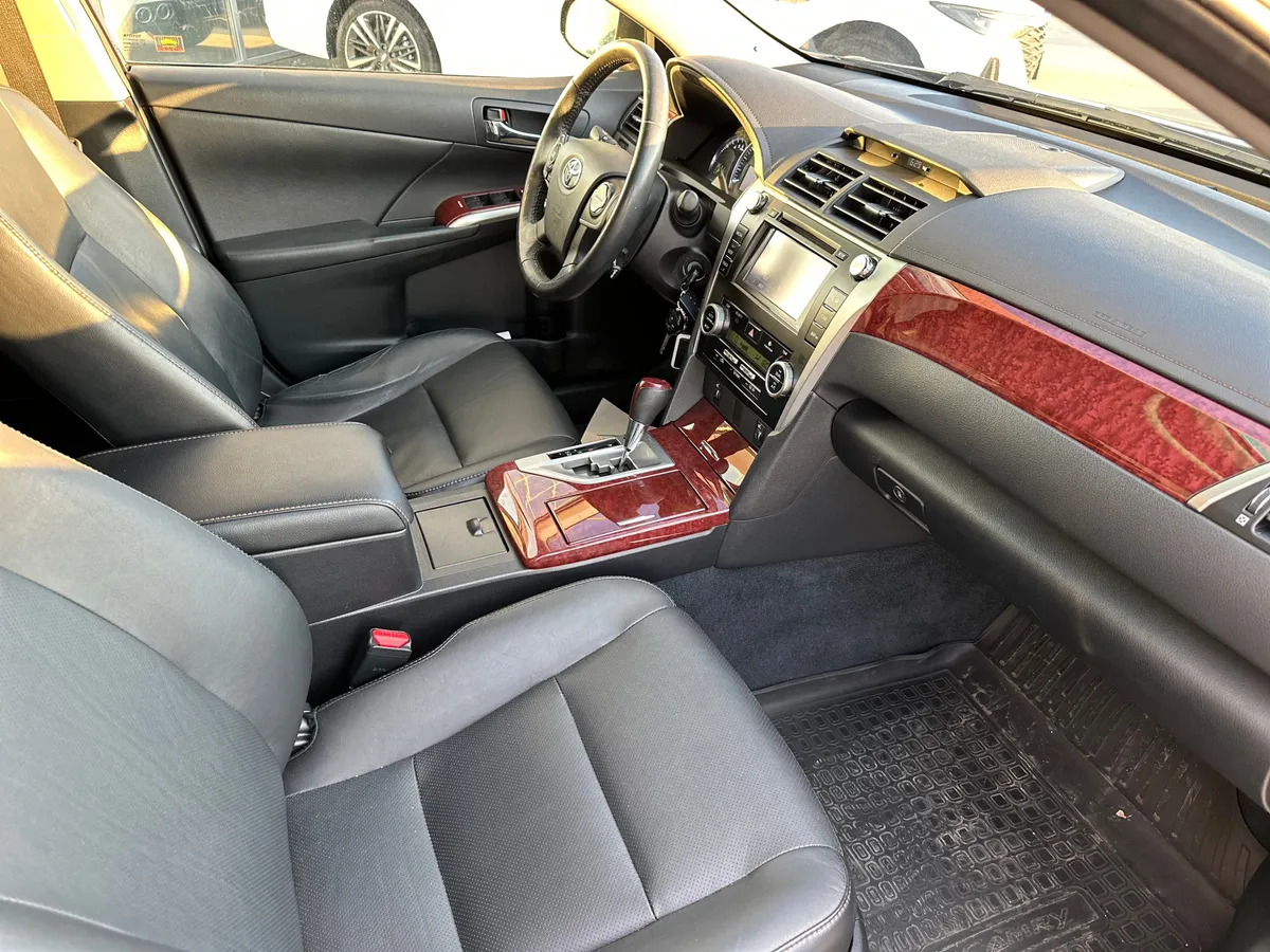 Toyota Camry 2.5 AT (181 л.с.)