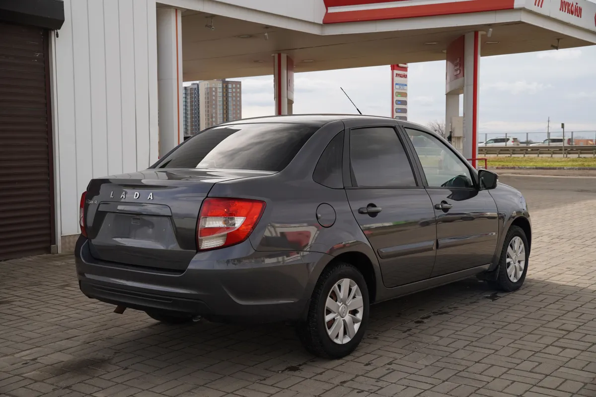 ВАЗ (Lada) Granta 1.6 MT (106 л.с.)