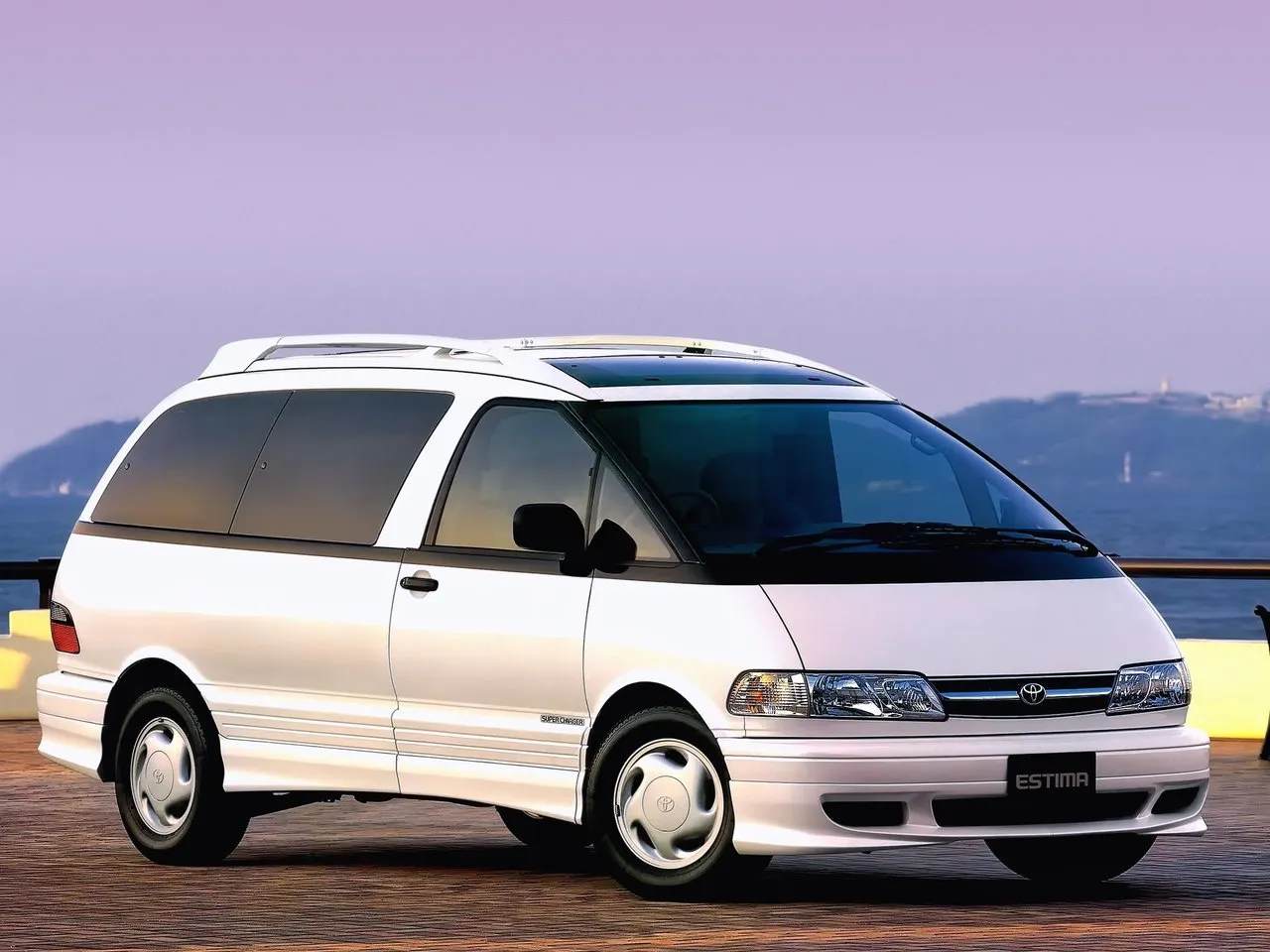 Toyota Estima 2.4 MT RWD (132 л.с.)