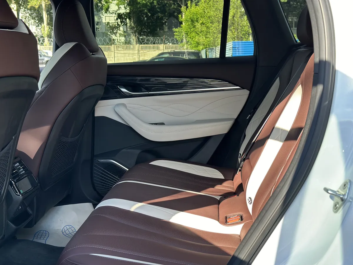 Geely Monjaro 2.0 AT 4WD (238 л.с.)