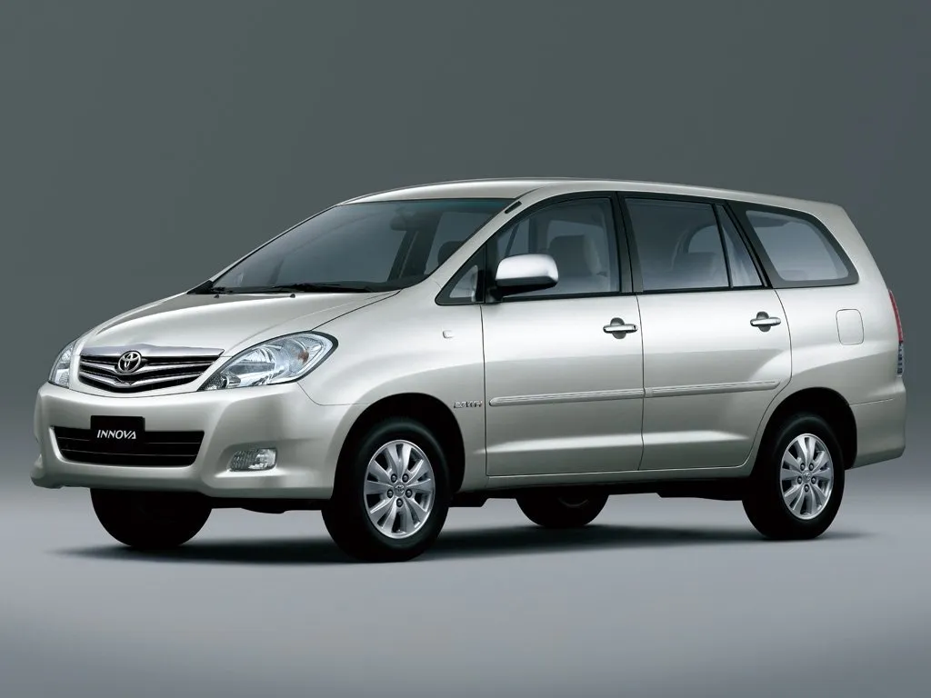 Toyota Innova 2.5 MT RWD (102 л.с.)