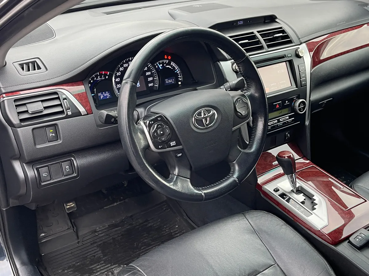 Toyota Camry 2.5 AT (181 л.с.)