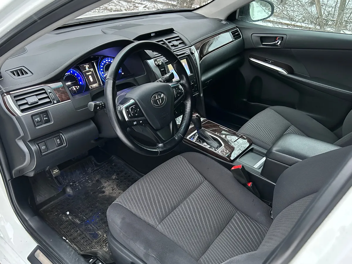 Toyota Camry 2.5 AT (181 л.с.)