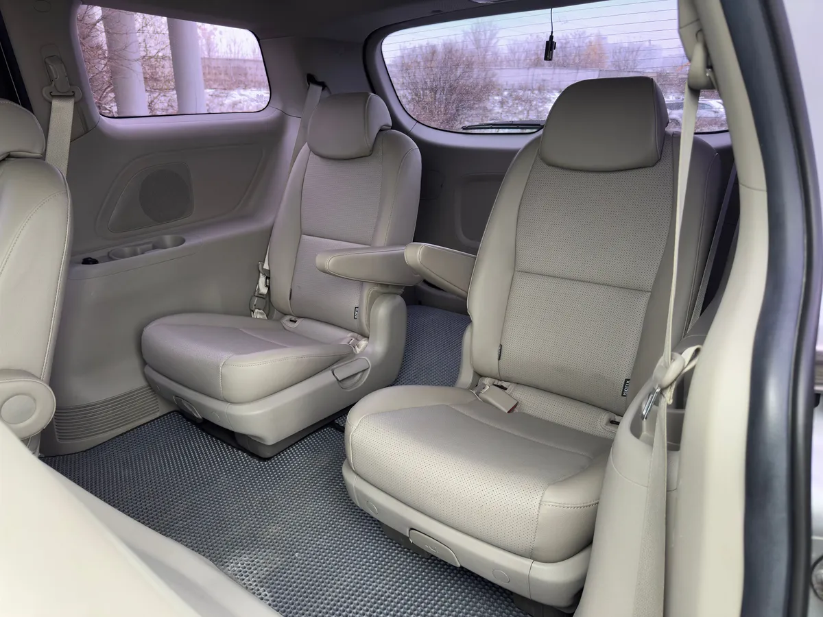 Kia Carnival 2.2 CRDi AT (200 л.с.)
