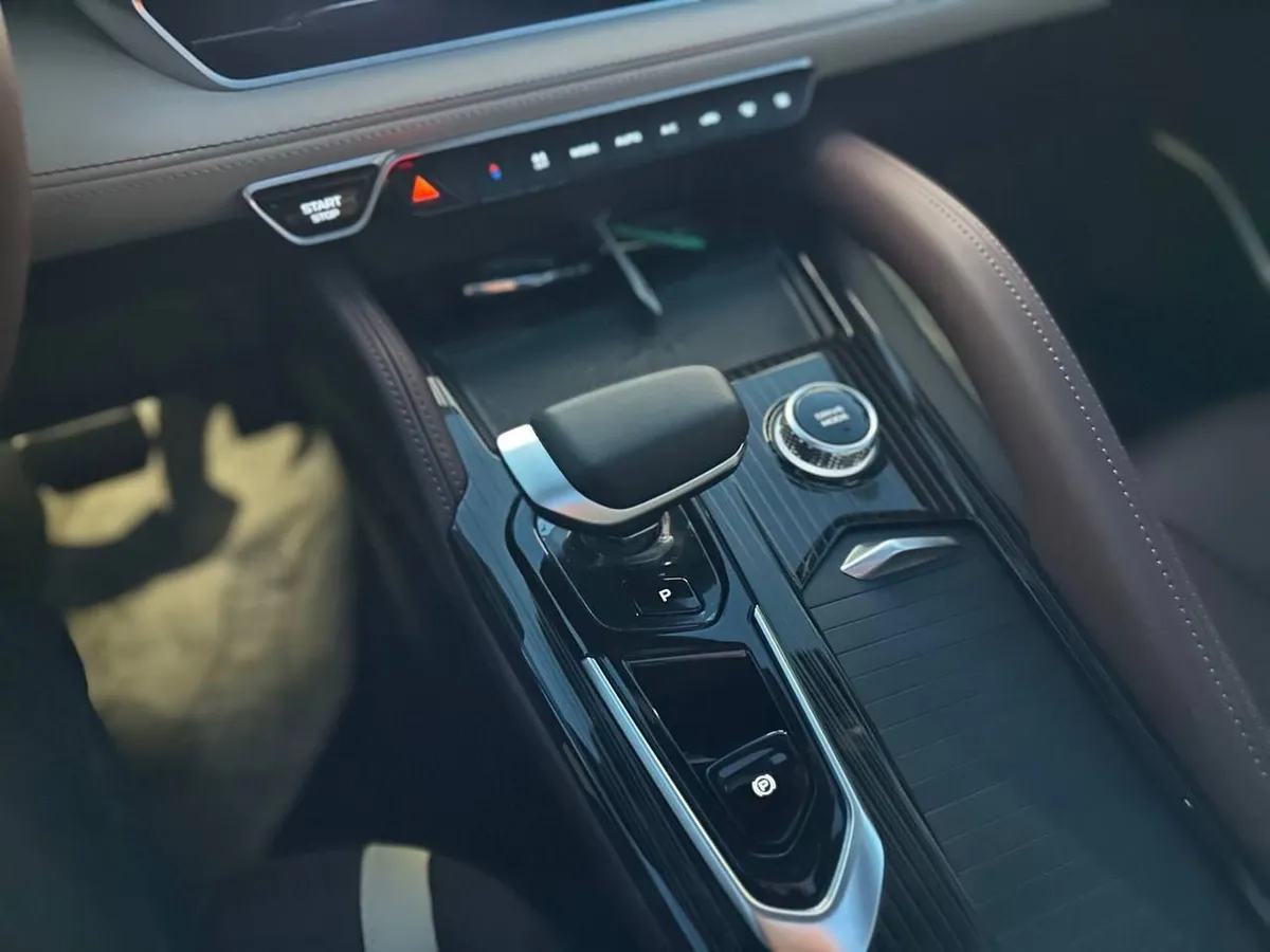 Geely Monjaro 2.0 AT 4WD (238 л.с.)