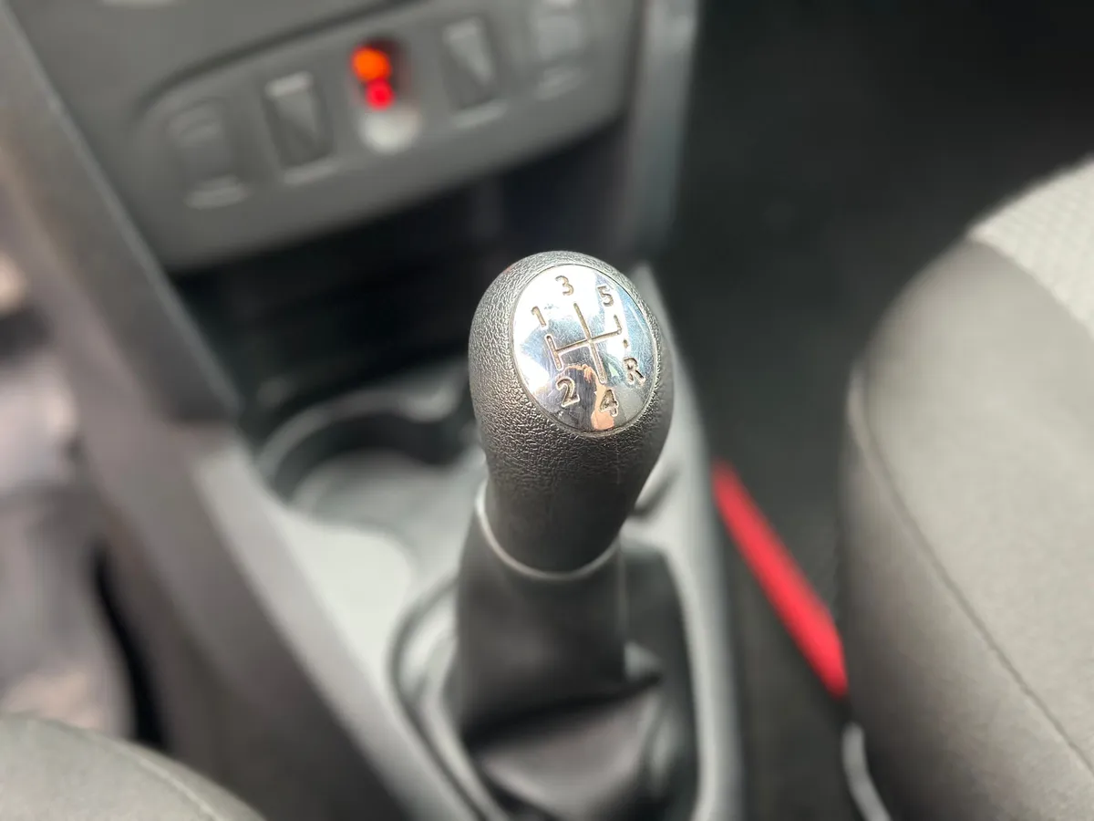 Renault Logan 1.6 MT (82 л.с.)