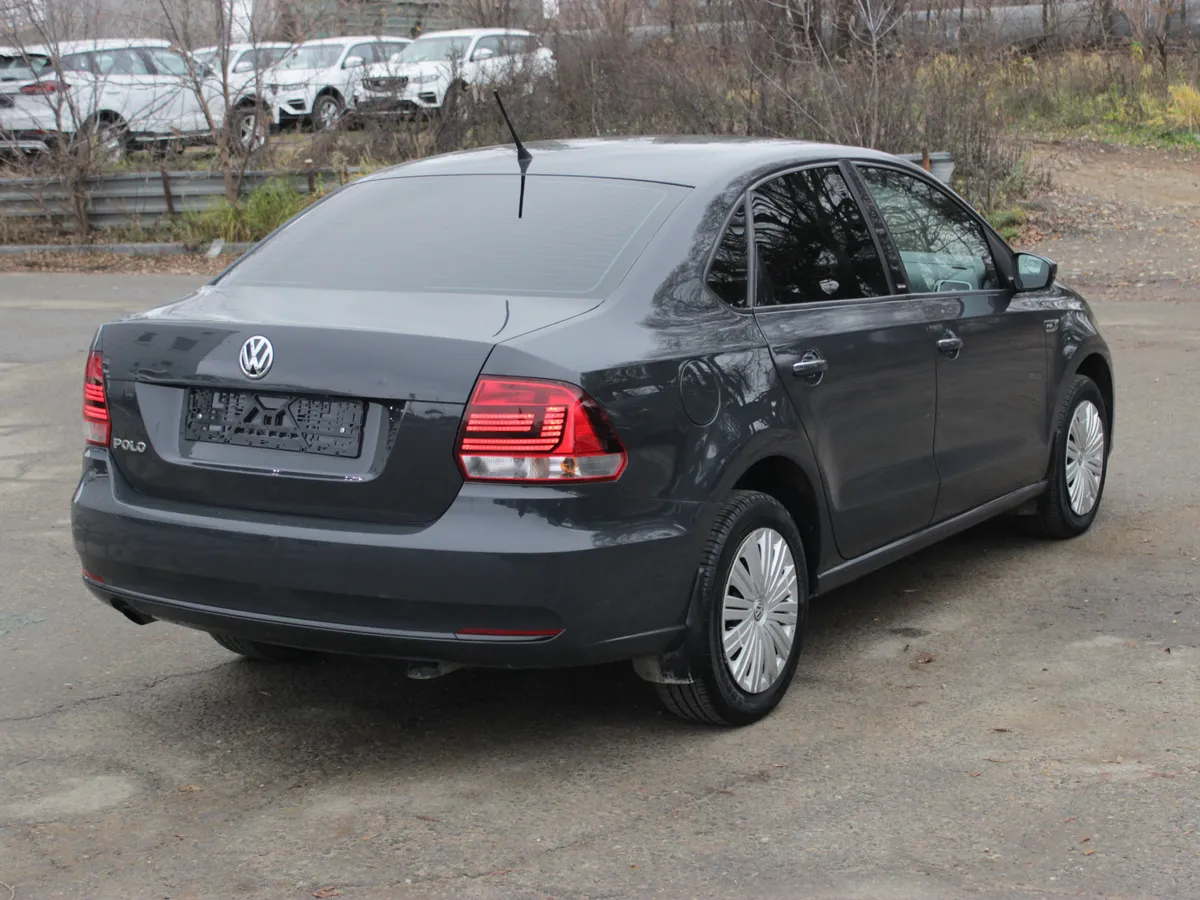 Volkswagen Polo 1.6 MPI MT (90 л.с.)