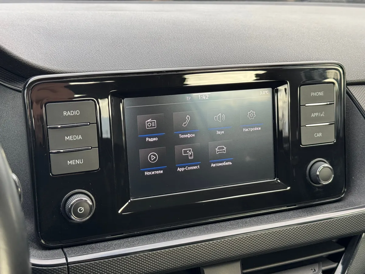 Volkswagen Polo 1.6 MPI AT (110 л.с.)