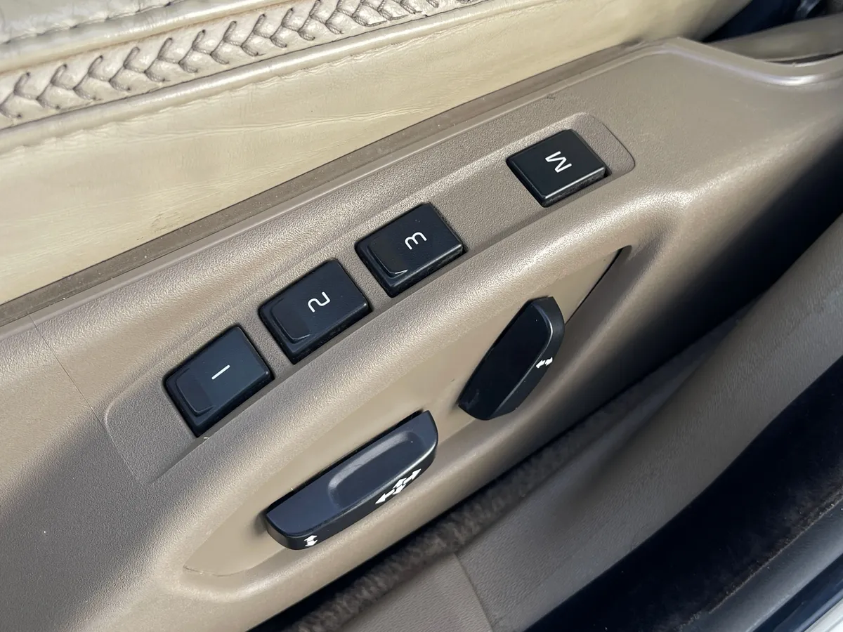 Volvo XC70 2.4 AT AWD (205 л.с.)