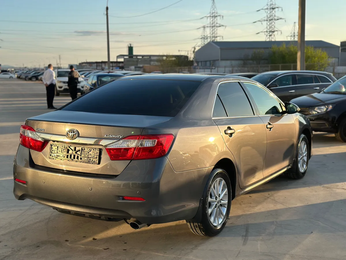 Toyota Camry 2.5 AT (181 л.с.)