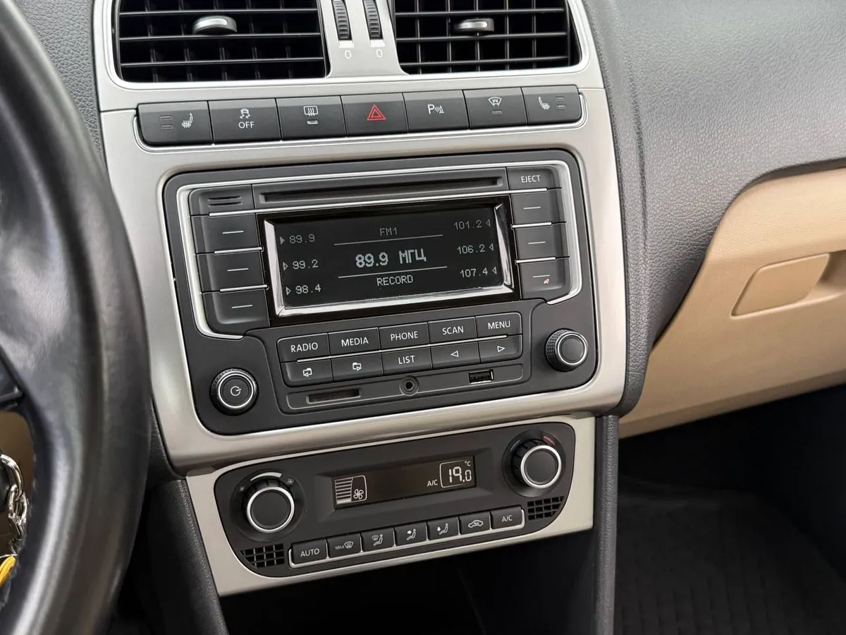 Volkswagen Polo 1.6 MPI AT (110 л.с.)