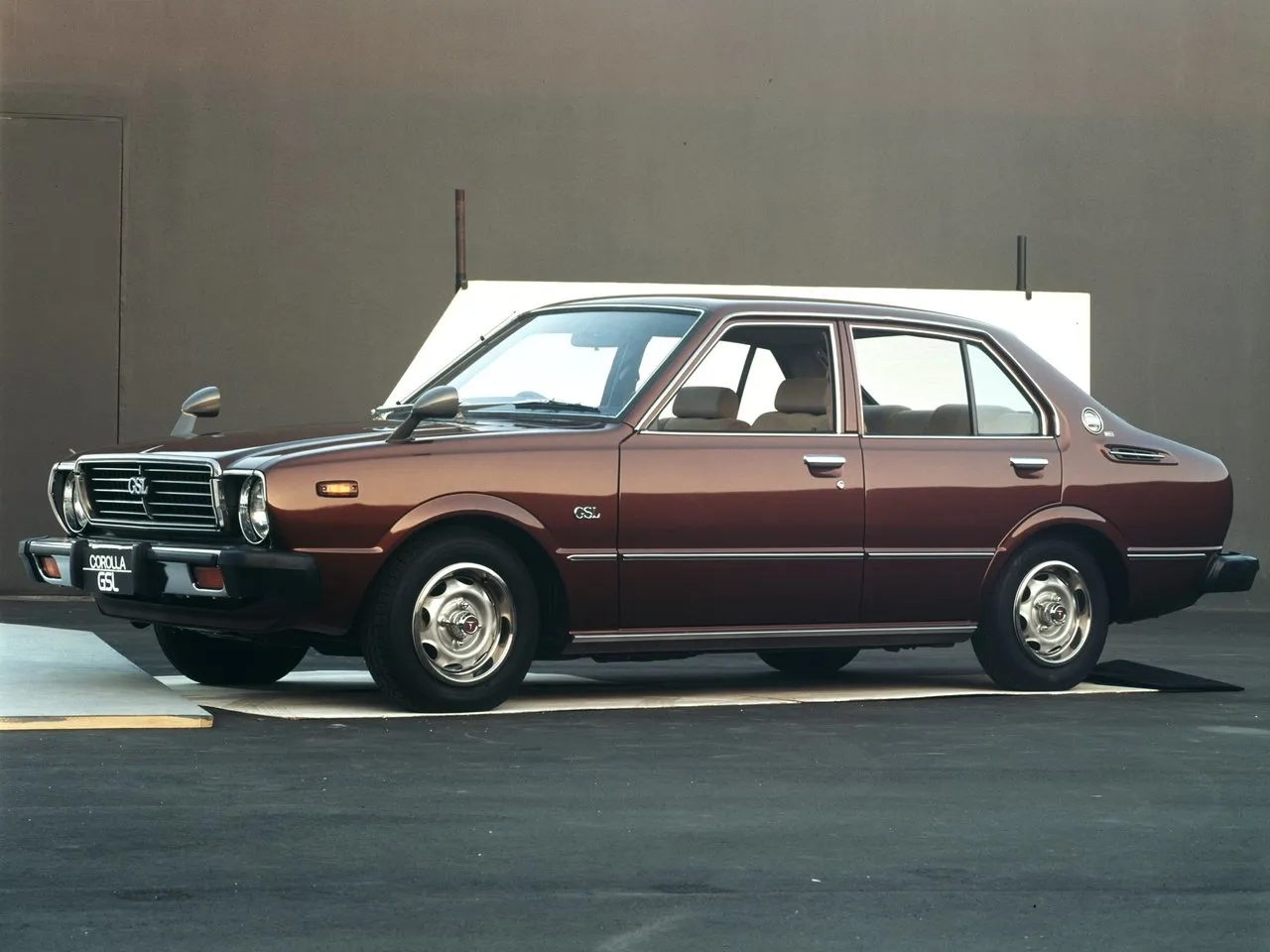 Toyota Corolla 1.2 AT RWD (58 л.с.)