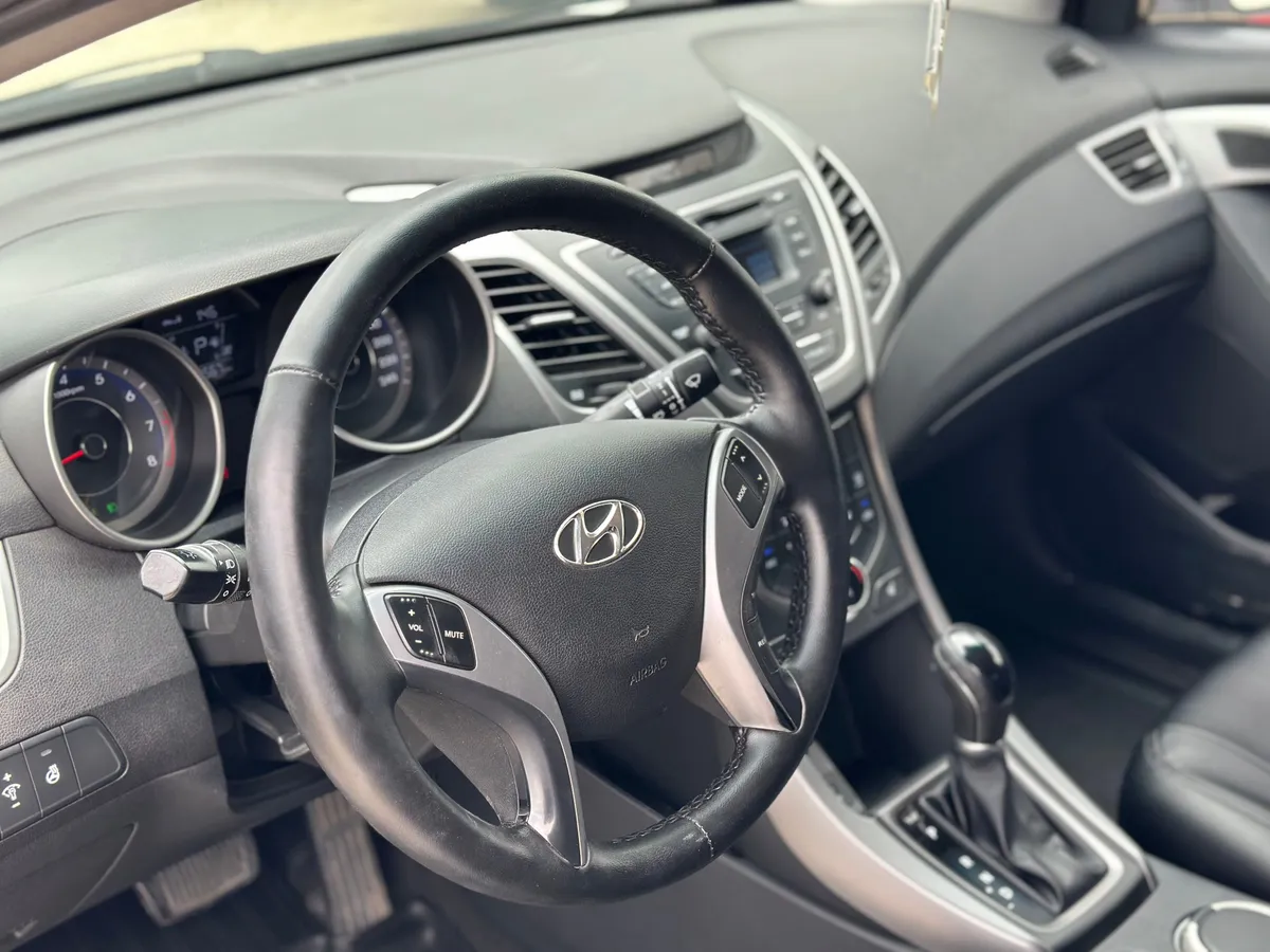 Hyundai Elantra 1.6 AT (132 л.с.)