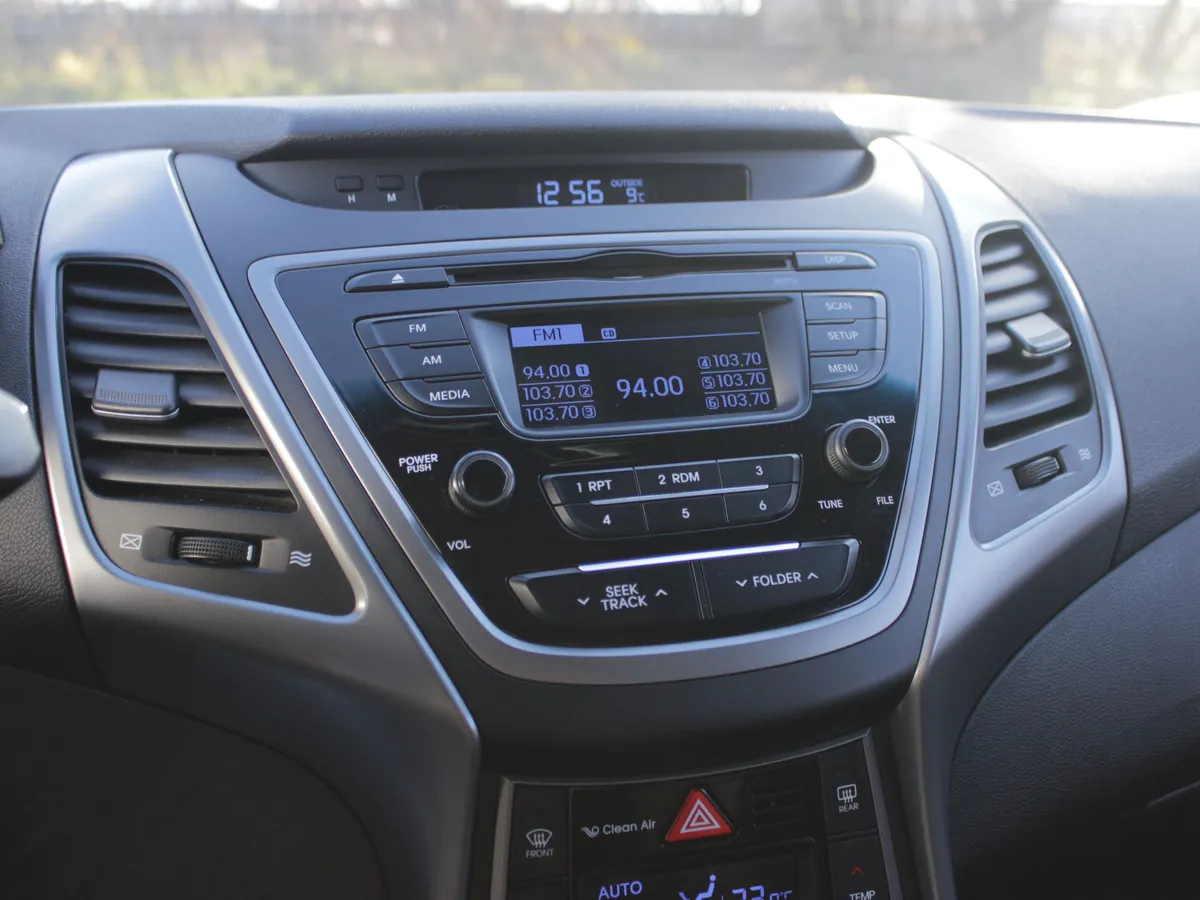 Hyundai Elantra 1.6 AT (132 л.с.)