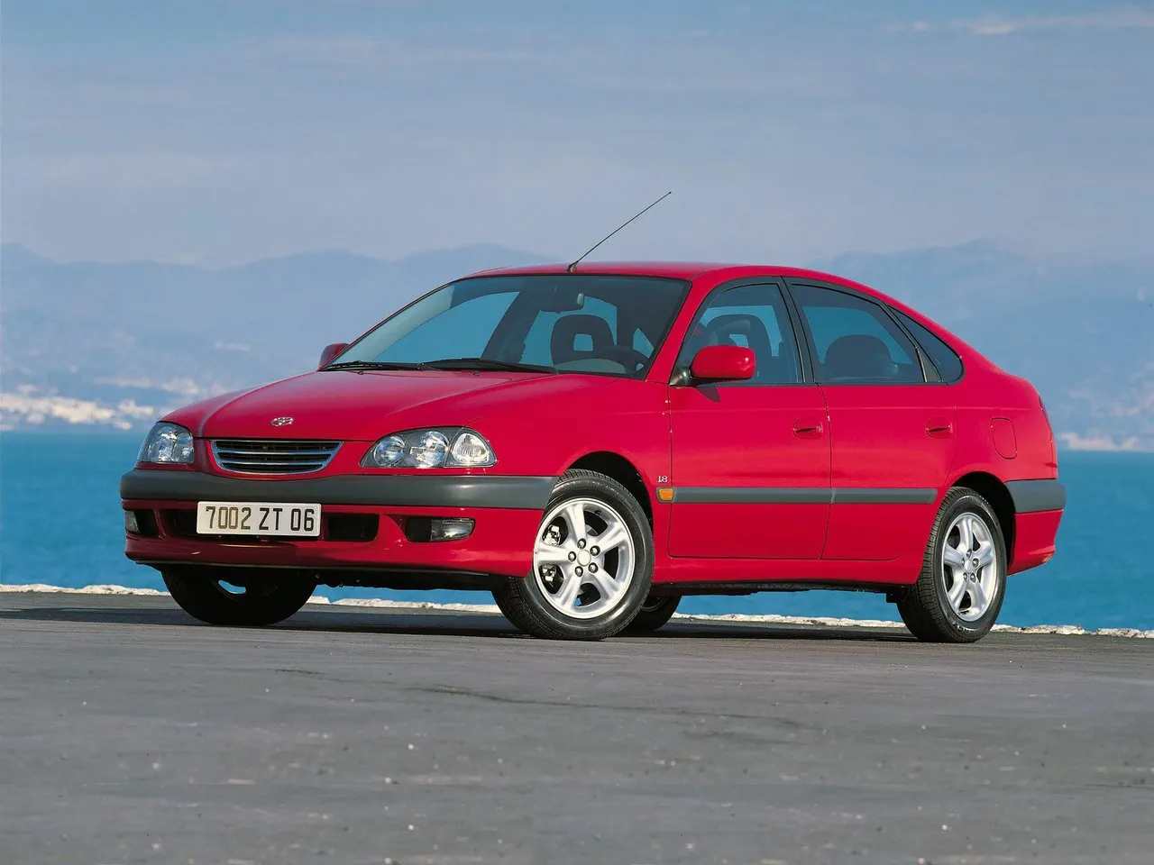 Toyota Avensis 2 MT FWD (110 л.с.)