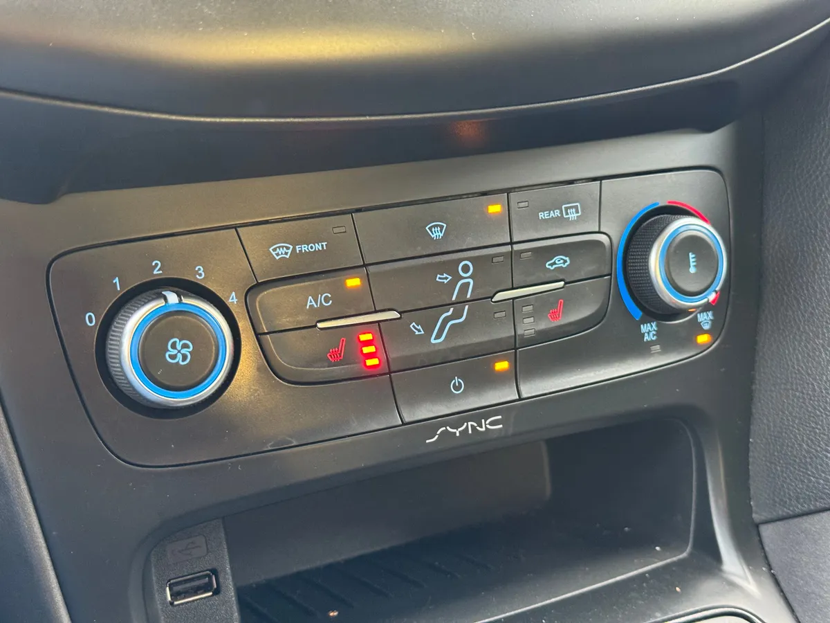 Ford Focus 1.6 Ti-VCT MT (105 л.с.), 2016 — фото 10