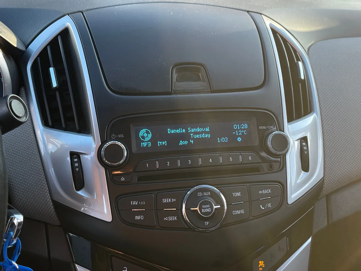 Chevrolet Cruze 1.6 AT (109 л.с.)