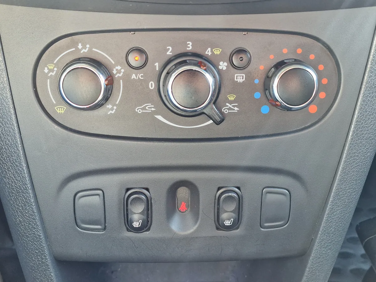 Renault Logan 1.6 MT (102 л.с.)