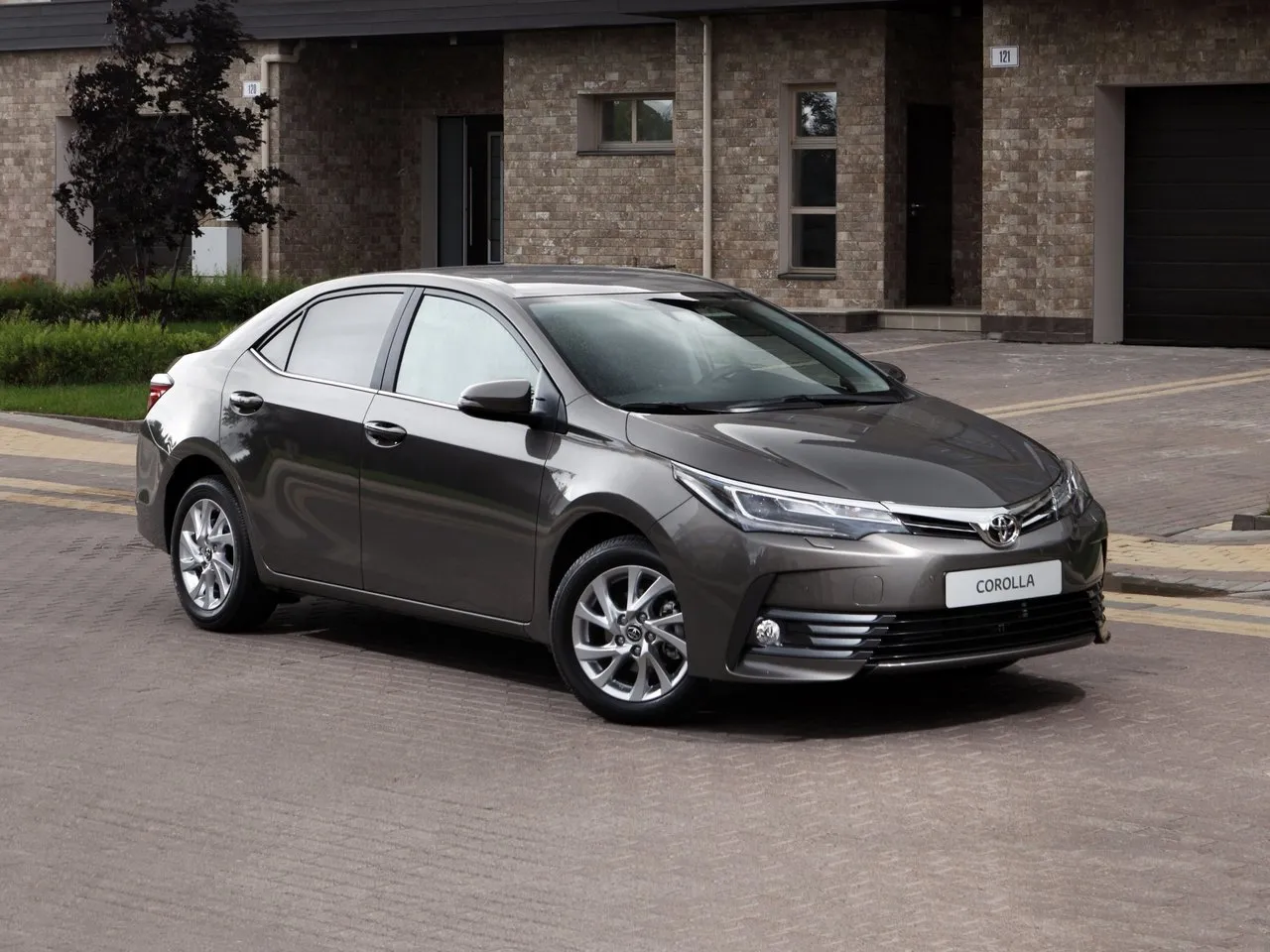 Toyota Corolla 1.8 CVT FWD (132 л.с.)