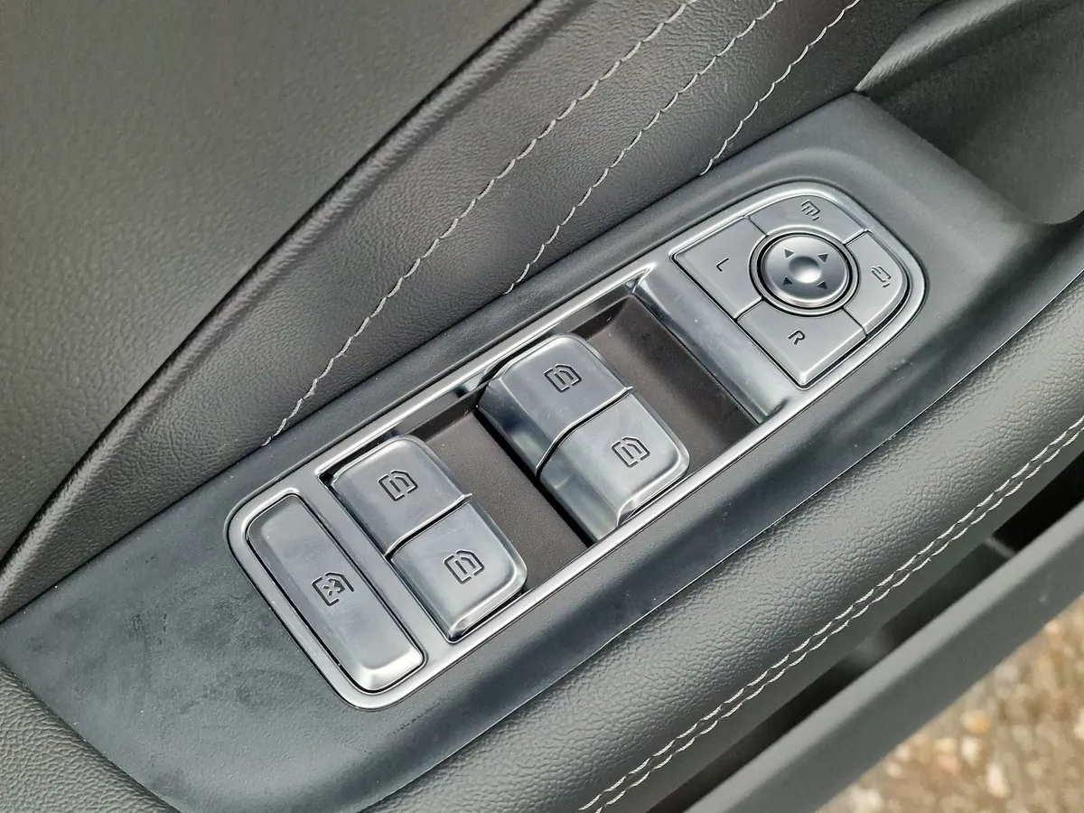 Hongqi H5 2.0 AT (218 л.с.)