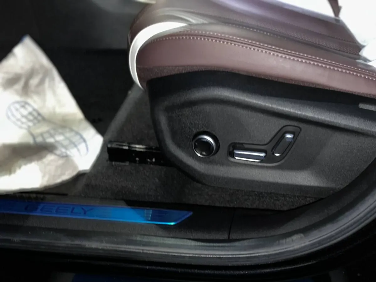 Geely Monjaro 2.0 AT 4WD (238 л.с.)