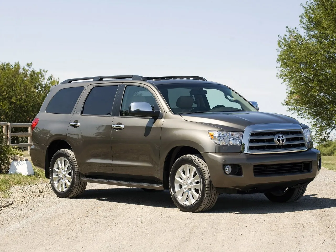 Toyota Sequoia 4.6 AT 4WD (310 л.с.)