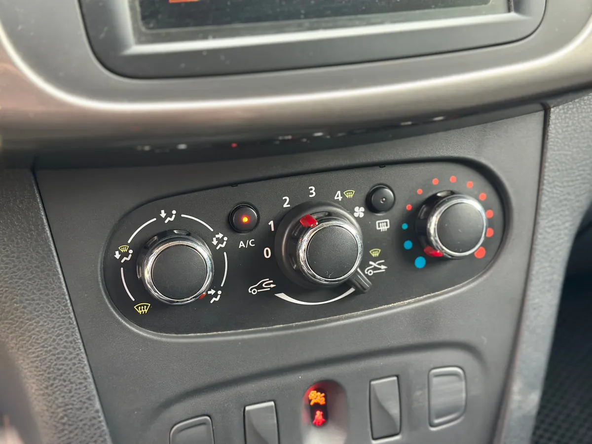 Renault Logan 1.6 MT (82 л.с.)