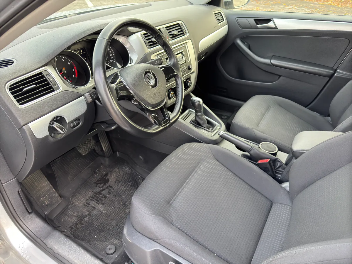 Volkswagen Jetta 1.6 MPI AT (110 л.с.)