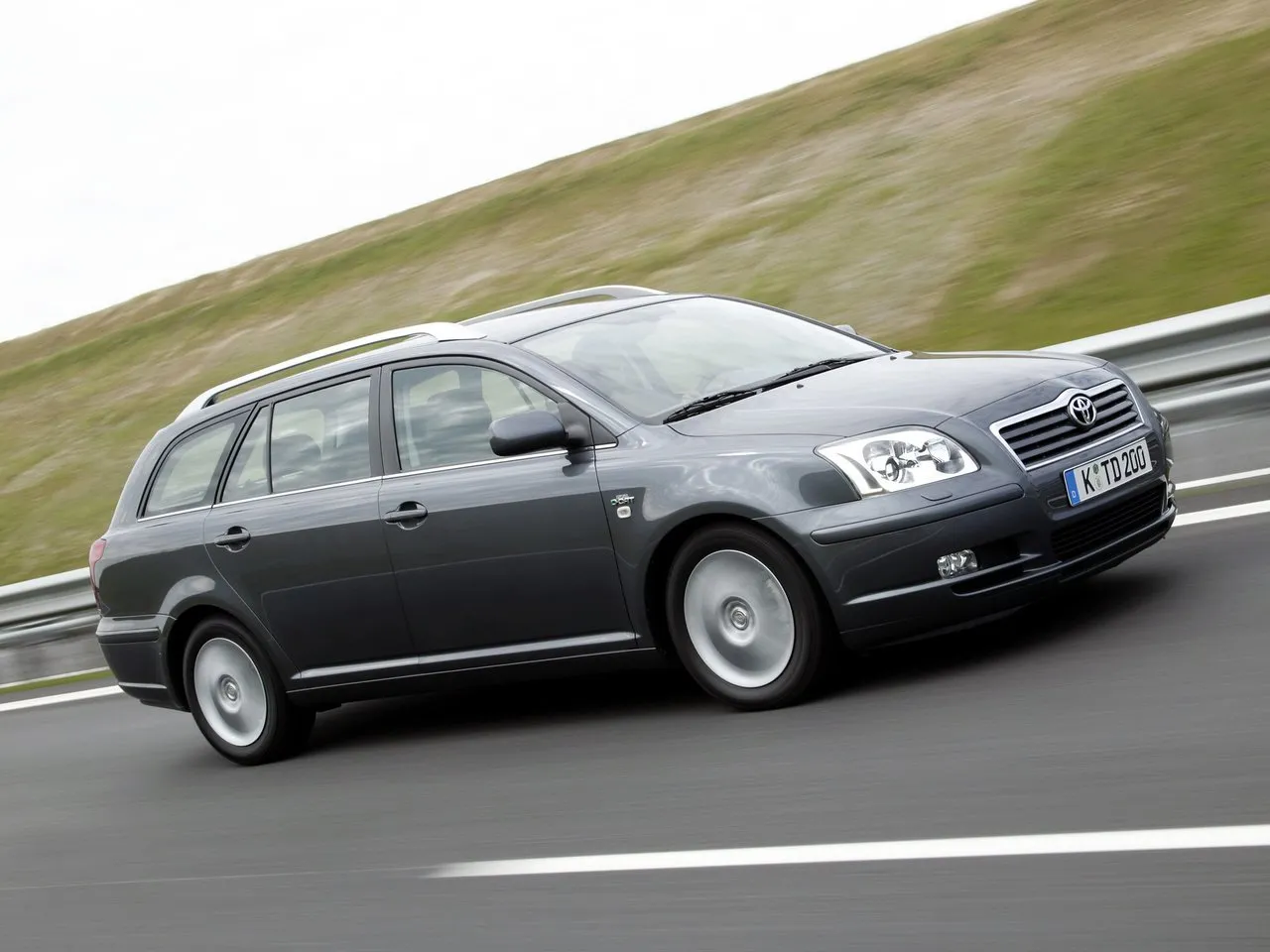 Toyota Avensis 2.2 MT FWD (175 л.с.)