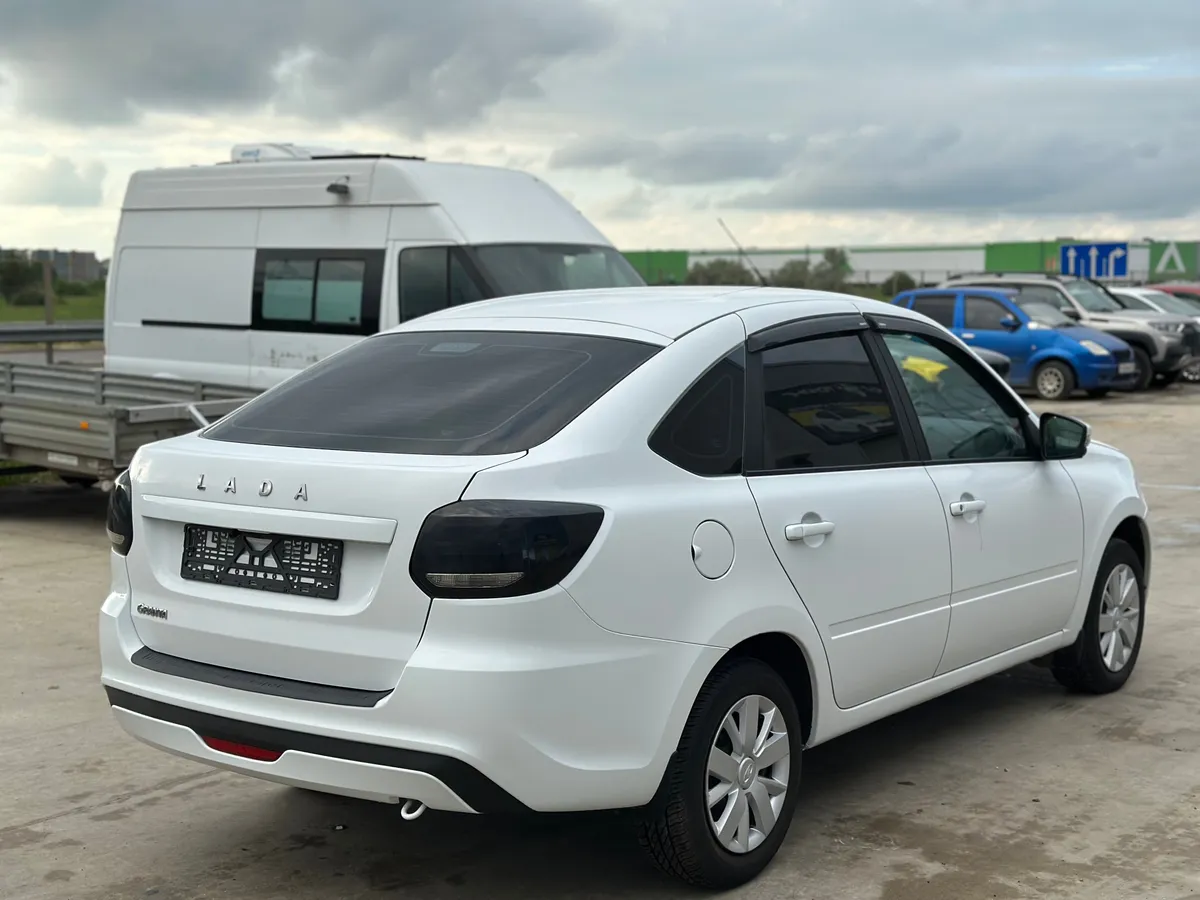 ВАЗ (Lada) Granta 1.6 MT (87 л.с.)