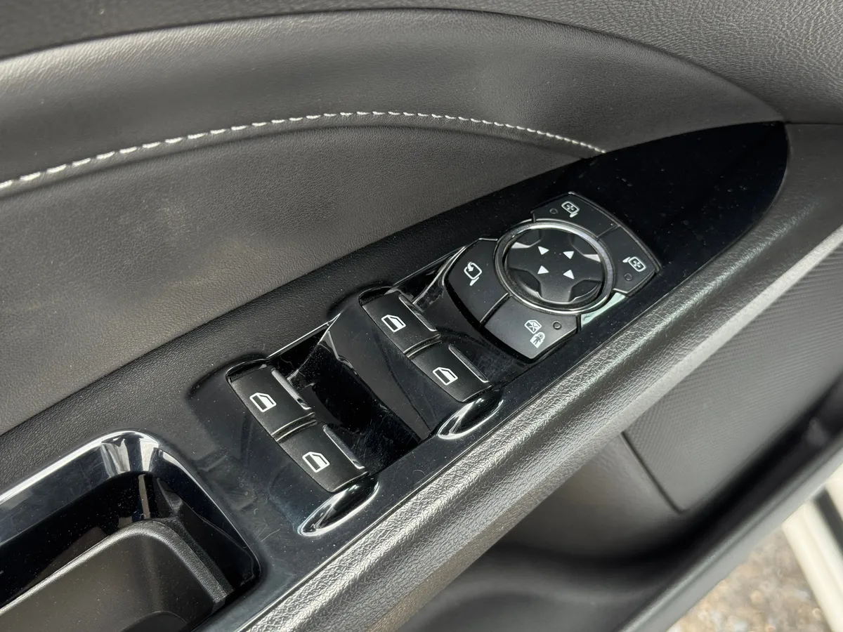 Ford Mondeo 2.0 EcoBoost AT (240 л.с.)