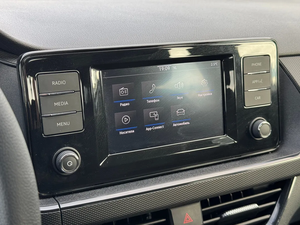 Volkswagen Polo 1.6 MPI AT (110 л.с.)