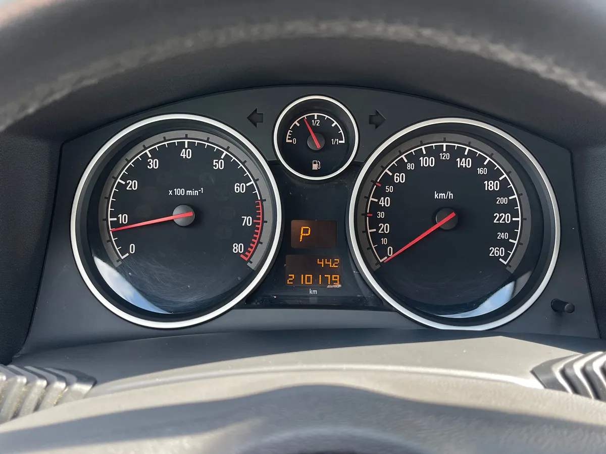 Opel Astra 1.8 AT (140 л.с.), 2012 — фото 7