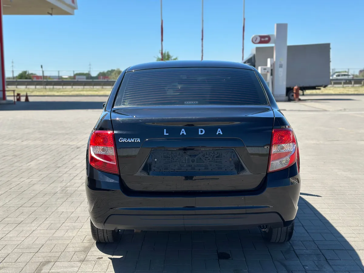 ВАЗ (Lada) Granta 1.6 MT (87 л.с.)