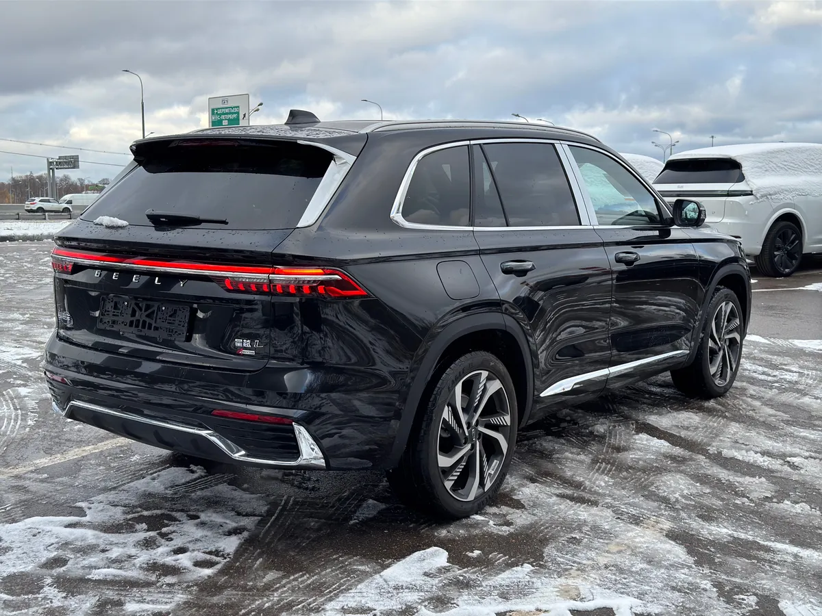 Geely Monjaro 2.0 AT 4WD (238 л.с.)