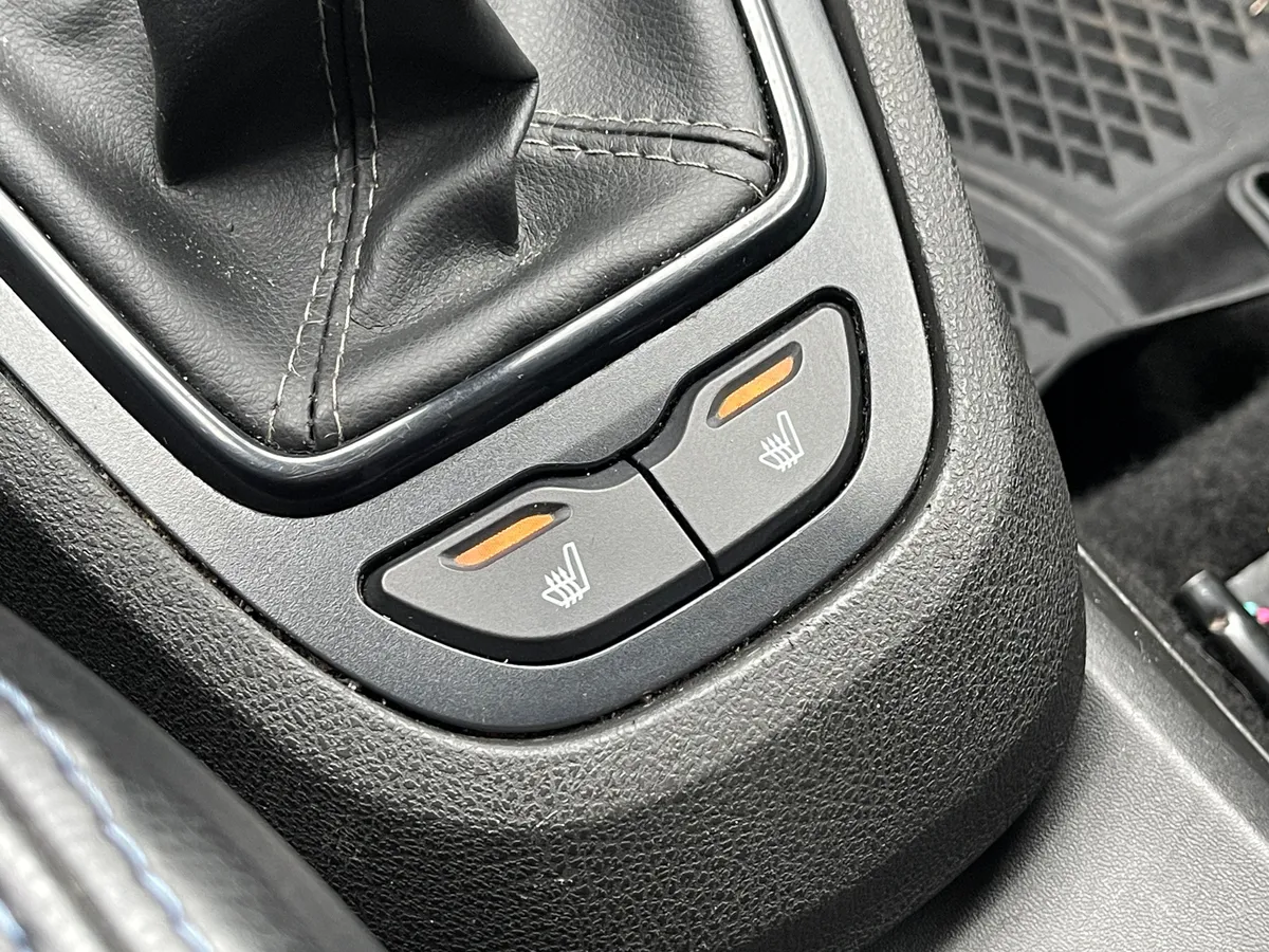 ВАЗ (Lada) Vesta 1.6 MT (106 л.с.)