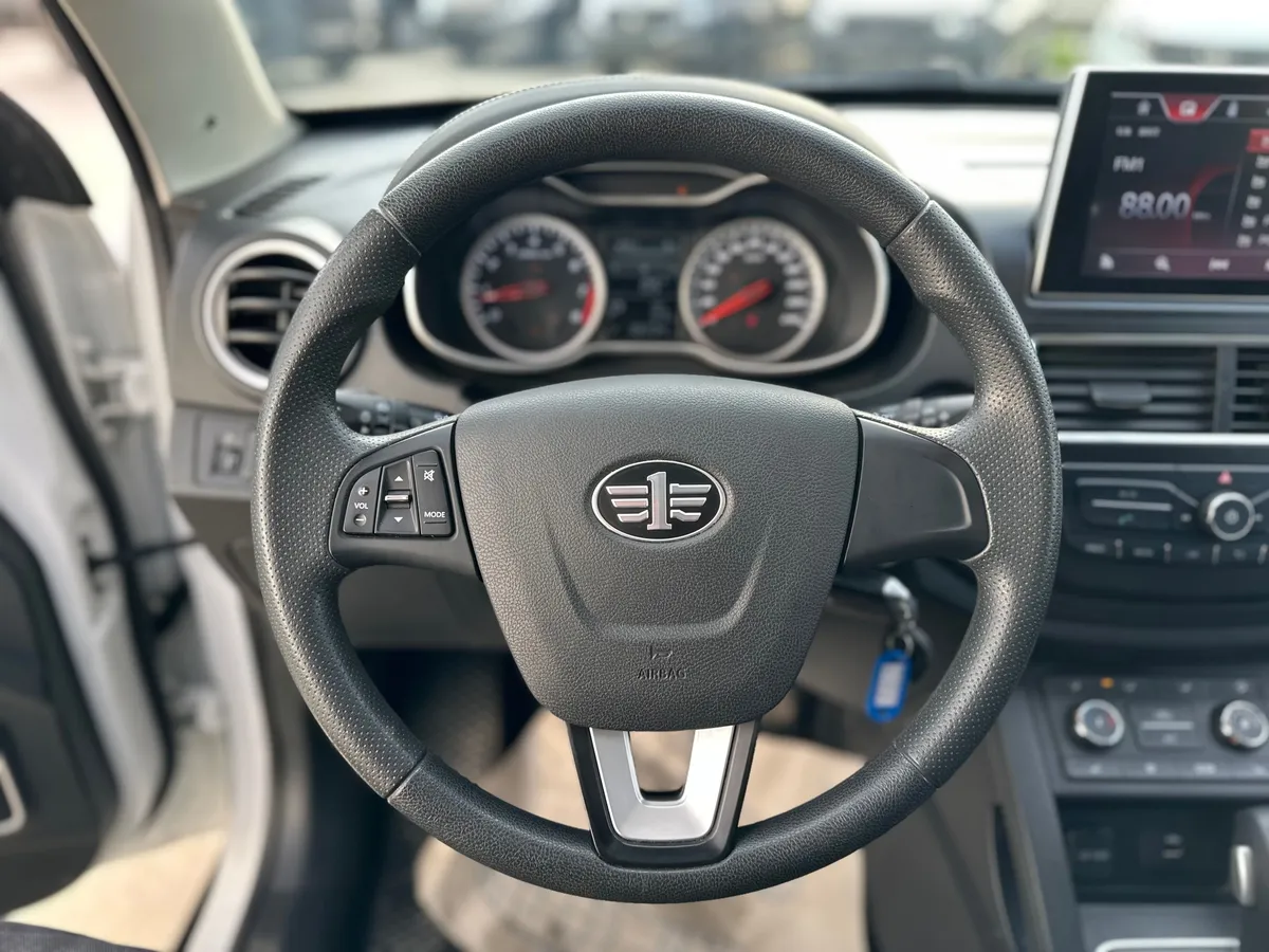 FAW Besturn X40 1.6 AT (108 л.с.)