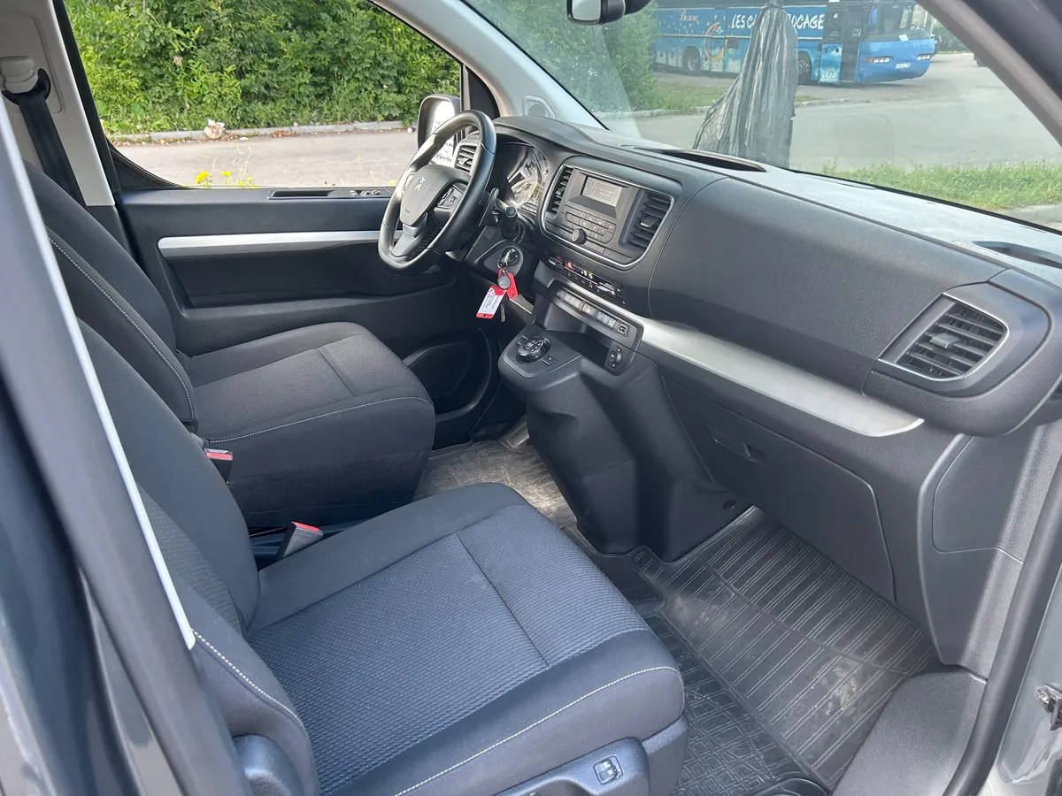 Peugeot Traveller 2.0 HDi AT LWB (7 мест) (150 л.с.)