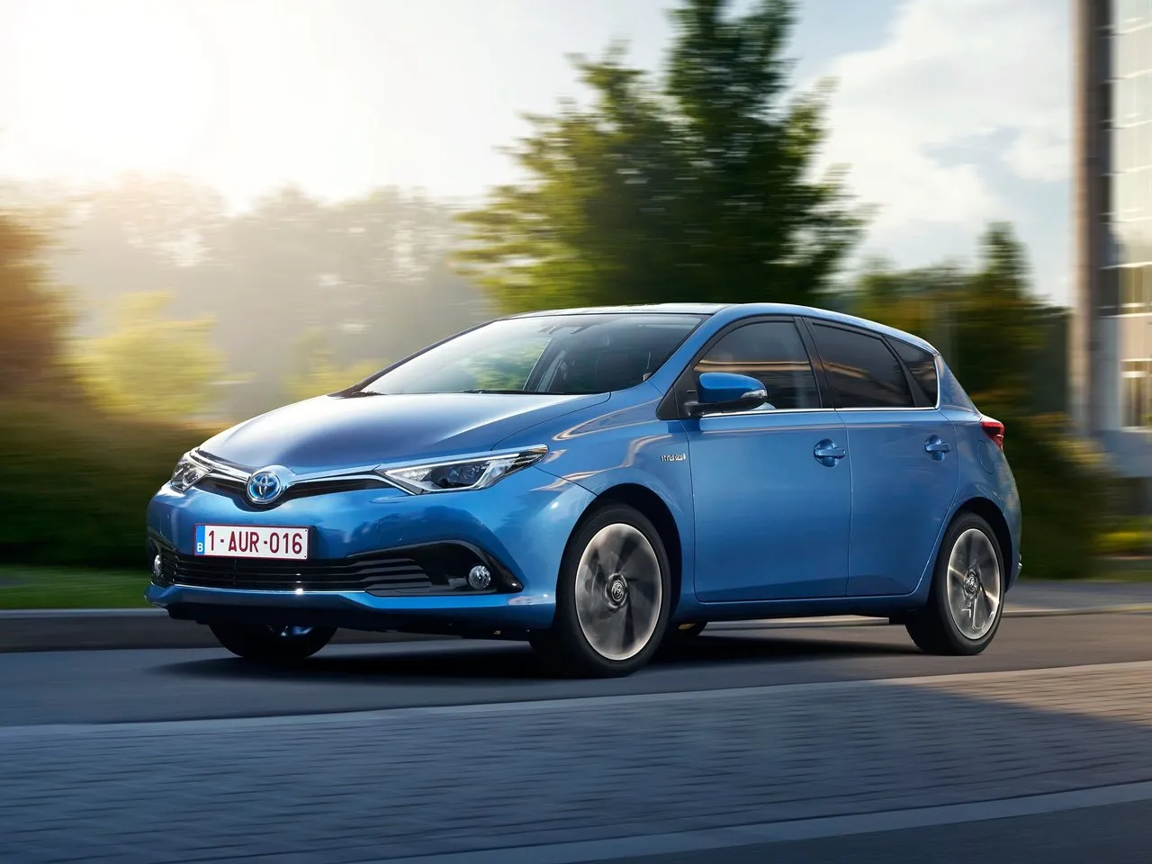 Toyota Auris 1.8 CVT FWD (143 л.с.)