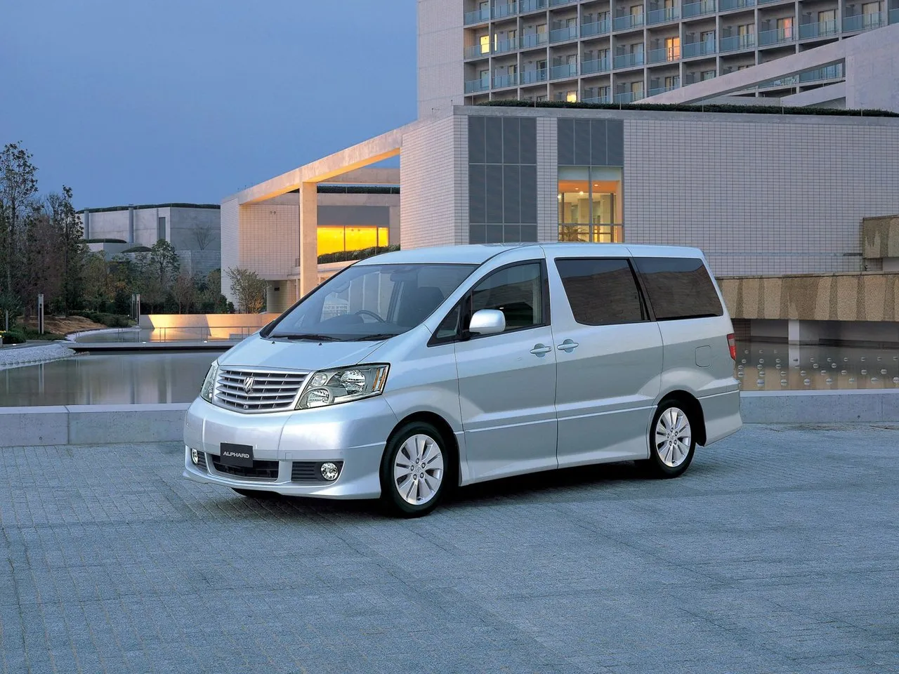 Toyota Alphard 3 AT 4WD (220 л.с.)